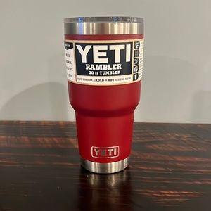 YETI RAMBLER 30oz - Brick Red